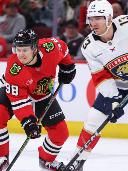 在她的背后 在她的背后